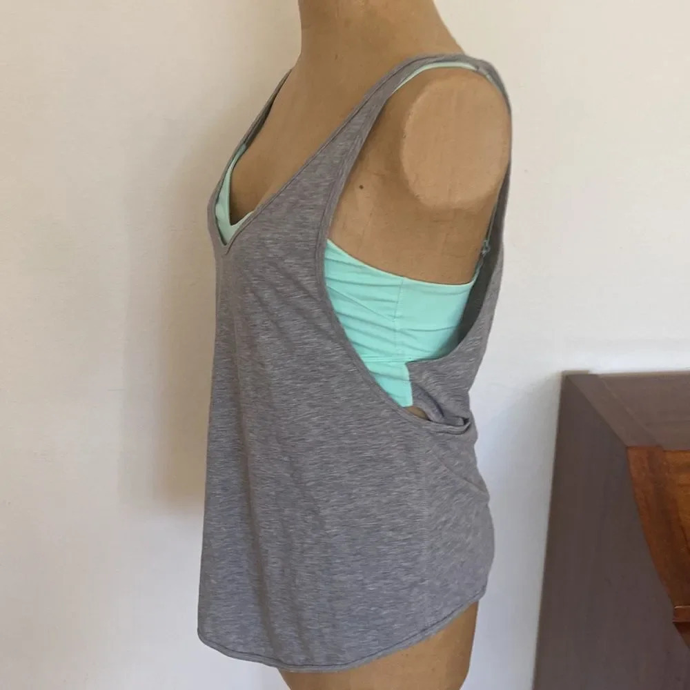 Lululemon sz 4 Twist & Turn Tank Heathered Medium Grey/Toothpaste excellent cond - Picture 4 of 6